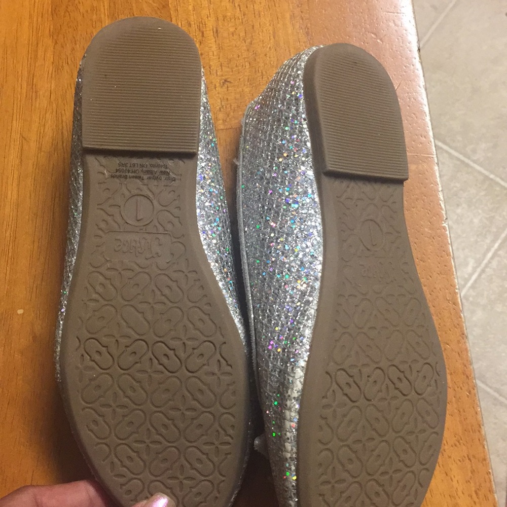Flats - Picture 2 of 3